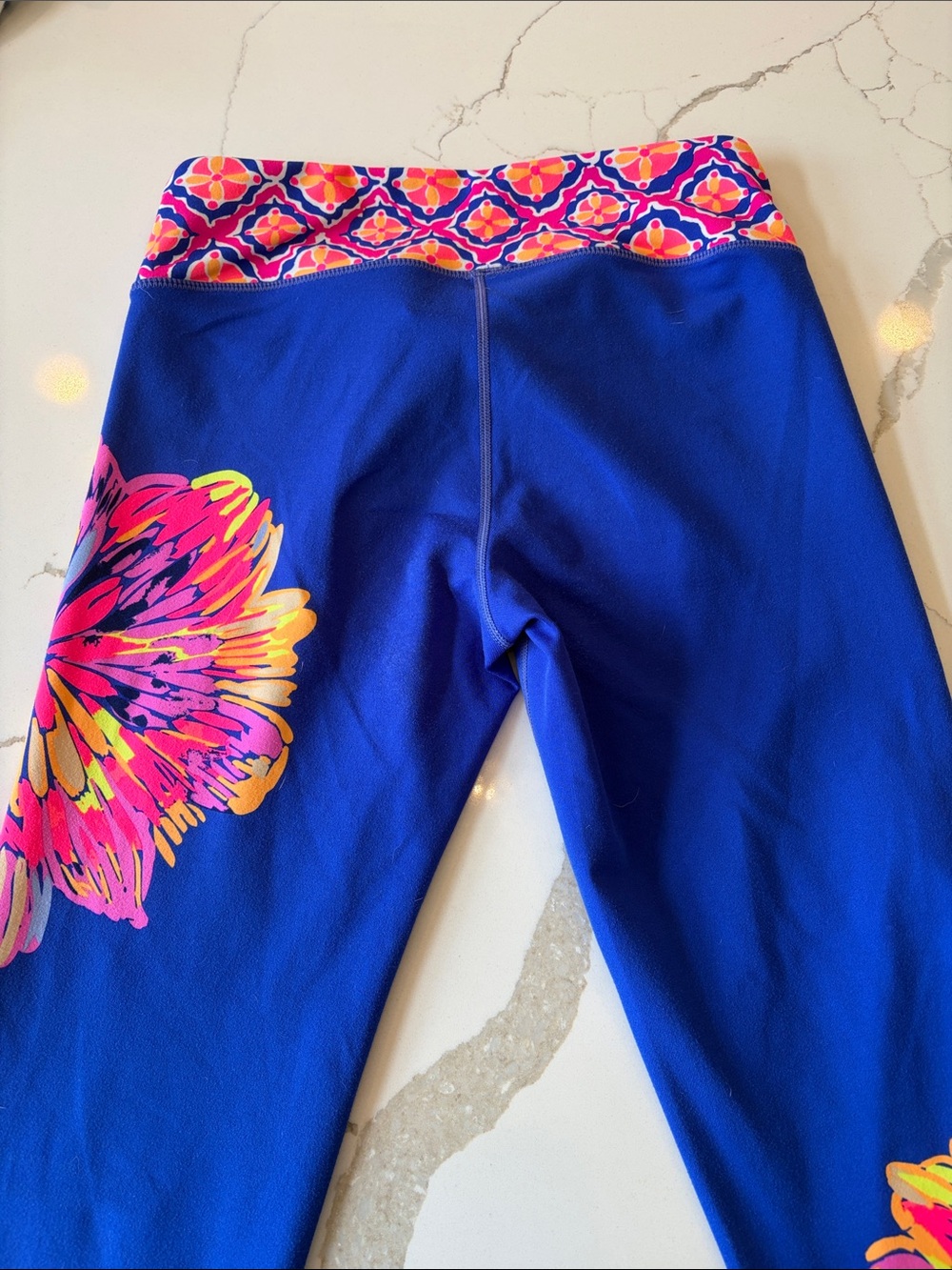 Lilly Pulitzer Luxletic leggings 3/4 length size medium - Picture 4 of 4